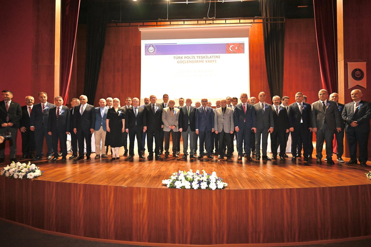1975 yılında kurulan ve o günden bu yana Türk Polis Teşkilatımızın güçlenmesine önemli katkılar sunan Türk Polis Teşkilatını Güçlendirme Vakfımızın 31. Olağan Genel Kurul Toplantısını gerçekleştirdik. 

🇹🇷🇹🇷🇹🇷

Genel Kurulun; vakfımıza, ülkemize, milletimize ve Emniyet