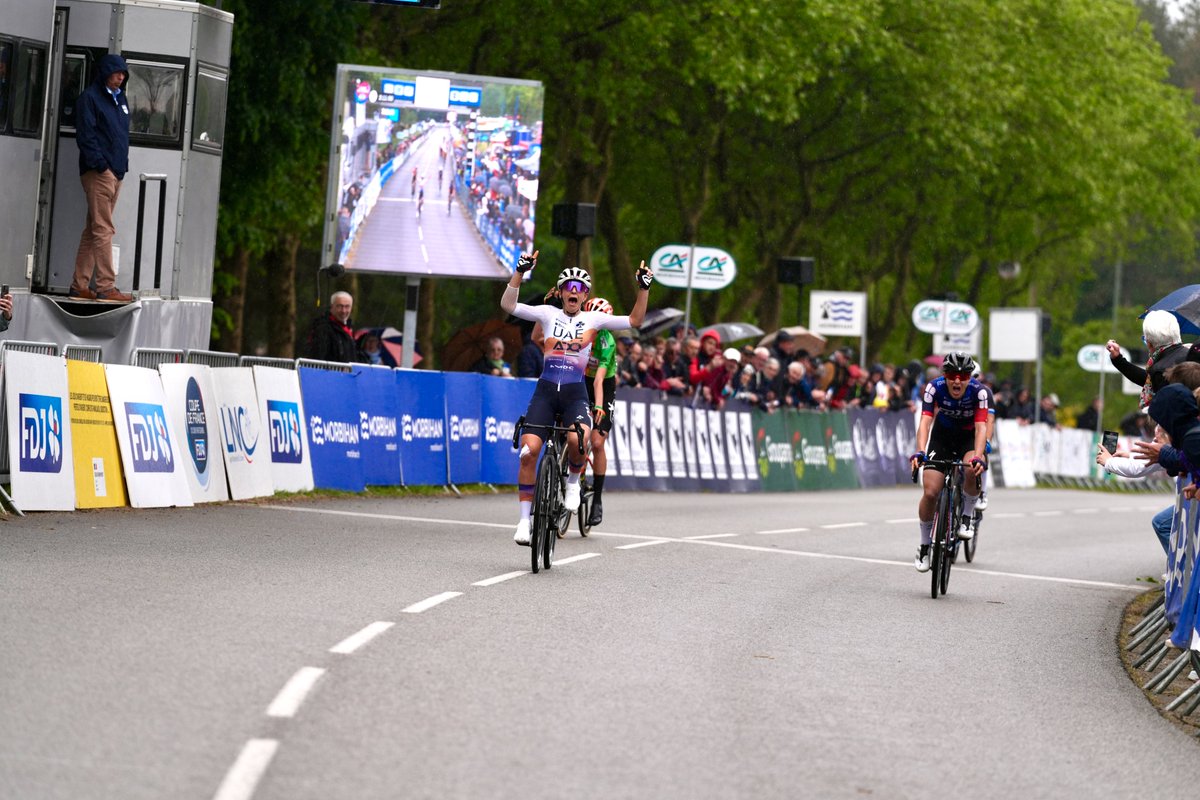 A brilliant <a href="/ele_gaspa/">Eleonora Gasparrini</a> takes the win at the <a href="/GP_Morbihan/">Grand Prix du Morbihan</a> Femmes!
She made it into the decisive break and delivered the perfect strike in the final. 💥

📸 Aymeric Lassak 

#UAETeamADQ #UnitedToBeStronger #WeRideToInspire #BeyondLimits #GPMorbihan