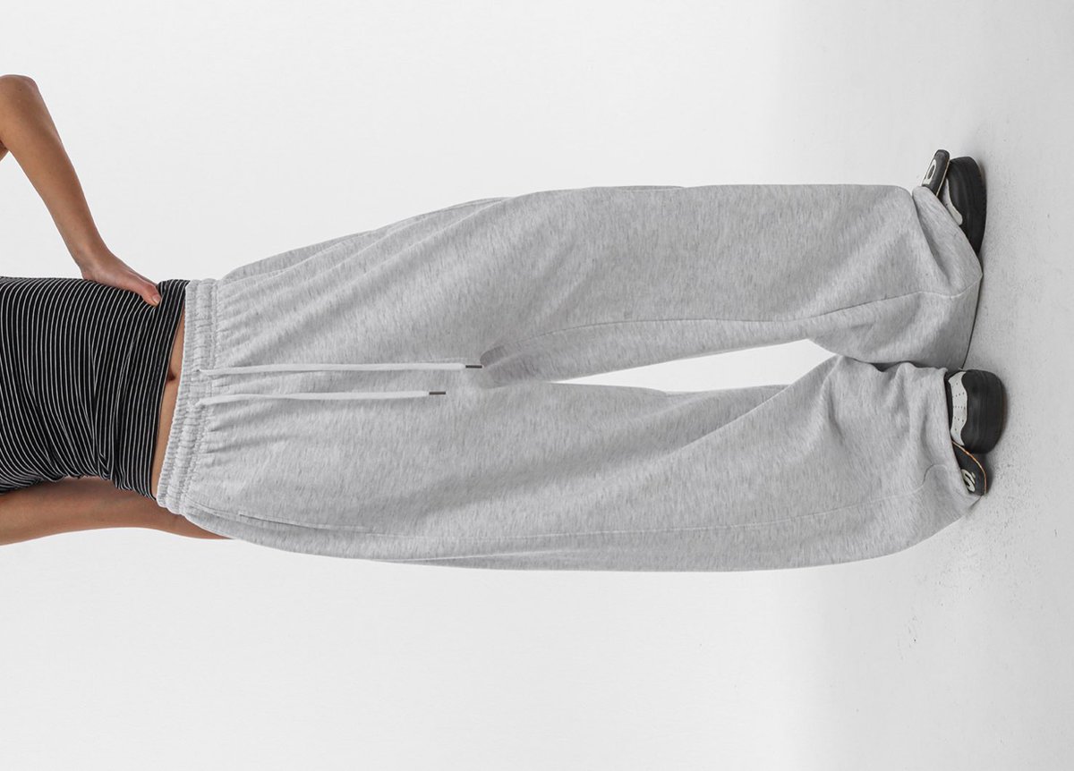 여름에도 긴바지만을 사수하는 사람••바로 접니다
지금부터 여름까지 쭉 입기 좋은 긴바지 모음

팔로워 분들을 위한 선착순 쿠폰도 처음으로 가져와보았으니 다들 꼭 받고 쇼핑하셔요🌿

(구매 링크를 통한 매출 발생 시 수익을 받습니다)