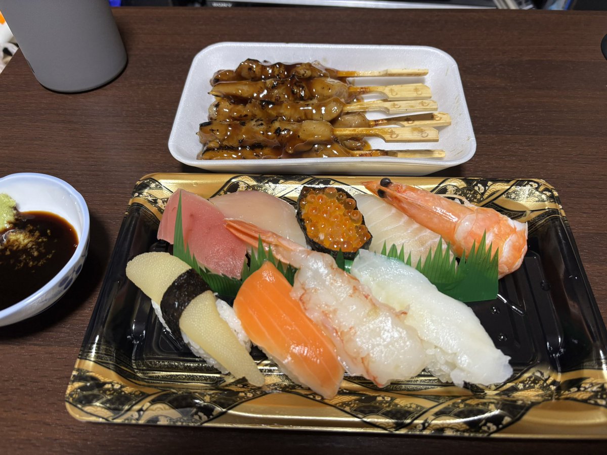 今日は自宅で寿司！鳥！
先週のGW中に昼は値段高めの回転寿司、夜は手羽先を食べたりしてからの今日だから、これは五月病かな？
#風呂！
#寝ろ！
#メタリカ
#ThroughTheNever
#空耳アワー