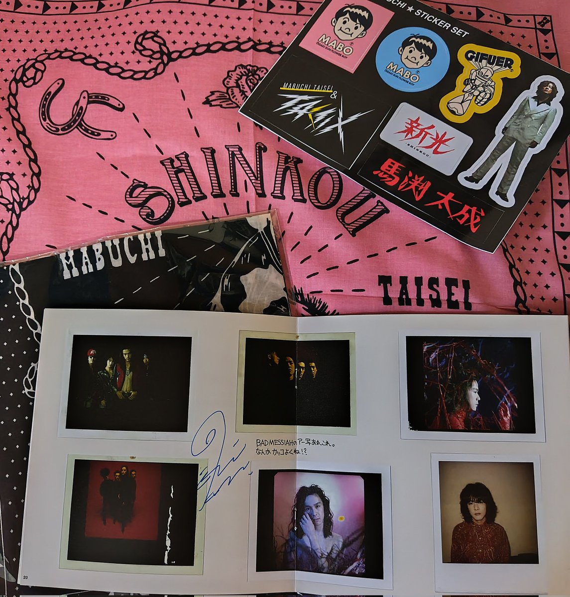 bleuclairvent's tweet photo. 久々のライヴハウス🪩
馬渕太成&amp;TACTIX
ツアーファイナルin荻窪TOP BEAT CLUB
ソロやるなら観ておかなきゃと必死になった甲斐があり素晴らしい夜でした
#BADMESSIAH から歳月はたったけど太成はカッコよかった！！
ソロもバドメサも珠玉のカバーも良かったの一言に尽きる
#馬渕太成　#新光　#SA https://t.co/PCHT9kDnUJ