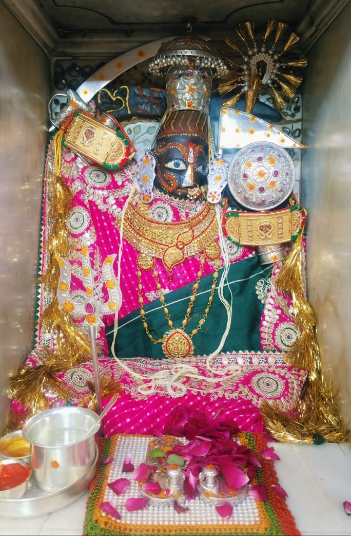 माँ सच्चियाय के दिव्य आलौकिक श्रृंगार दर्शन,ओसियां धाम जोधपुर,राजस्थान
10 मई 2025 शनिवार 
वैशाख शुक्ल पक्ष त्रयोदशी 2082
#hinduism #hindu #जयमांसच्चियायओसियावाली
🙏 माँ सच्चियाय,आप की कृपा बनी रहे🙏 
#jaimaasachchiyayosiyawali 
🔔🌹🙏🚩बोलो श्री सच्चियाय माताजी की
जय 🙏🚩🌹🔔