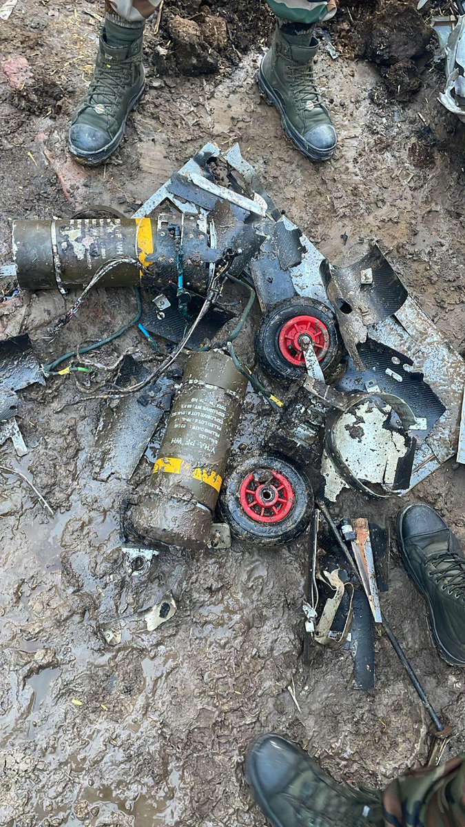 SubtleSignals9's tweet image. Pakistani drones being shot off the sky....Bring it on