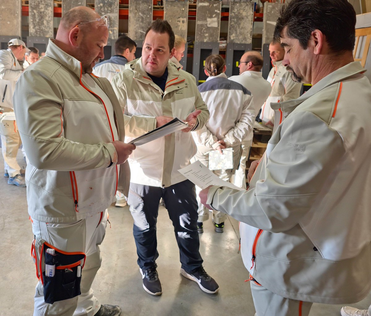 Seit einem Jahr trägt die erste Malerfirma die WHITE LINE von Schöffel PRO als Arbeitskleidung: der Malerbetrieb Veiner Weissert aus Luxemburg mit rund 30 Mitarbeitern. Wie zufrieden ist man damit? Mehr dazu im Artikel malerische-wohnideen.com/blog/erfahrung…