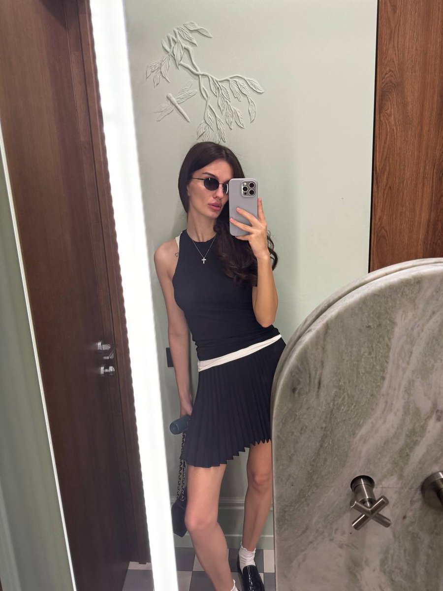 Of course I am entitled I mean have you seen my face and body

Findom femdom walletdrain humanatm paypig cashcow whalesub simp