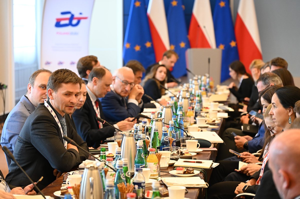 CIR_CSM's tweet image. Drugi dzień THINK TANK Forum za nami!

Rozpoczęliśmy od oficjalnych wystąpień wicepremiera Władysława Kosiniaka-Kamysza, oraz minister Magdaleny Sobkowiak-Czarneckiej.

W sesjach eksperckich rozmawialiśmy o tym, jak pogodzić ambicje klimatyczne UE z konkurencyjnością przemysłu…