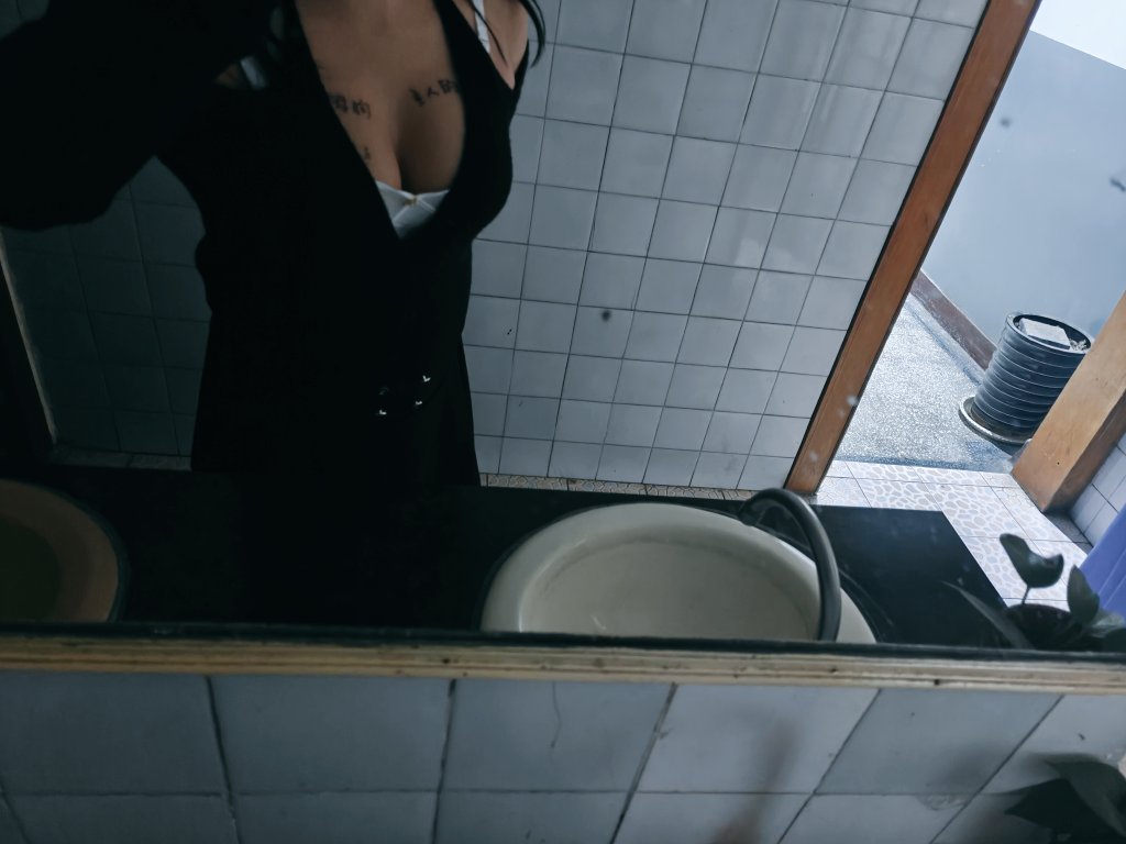 猜猜芸宝这是在哪呢
#羞辱  #女大学生 #骚货   #母狗 #聊骚  #女大 #女神婊 #评价 #反差婊  #欠操   #曝光   #肉便器  #眼镜婊 #反差 #肉便器 #女神 #反差小母狗 #露出