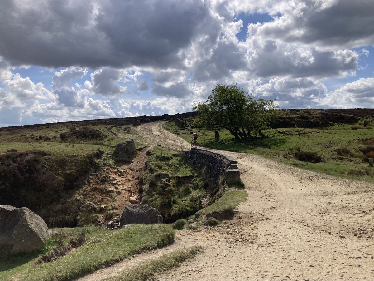 Good morning everyone wishing you a lovely day 😀last week’s wonderful walking along Houndkirk Road from Lady Cannings Plantation towards Fox House 💚
⁦<a href="/theoutdoorcity/">The Outdoor City</a>⁩ 
#PeakDistrict