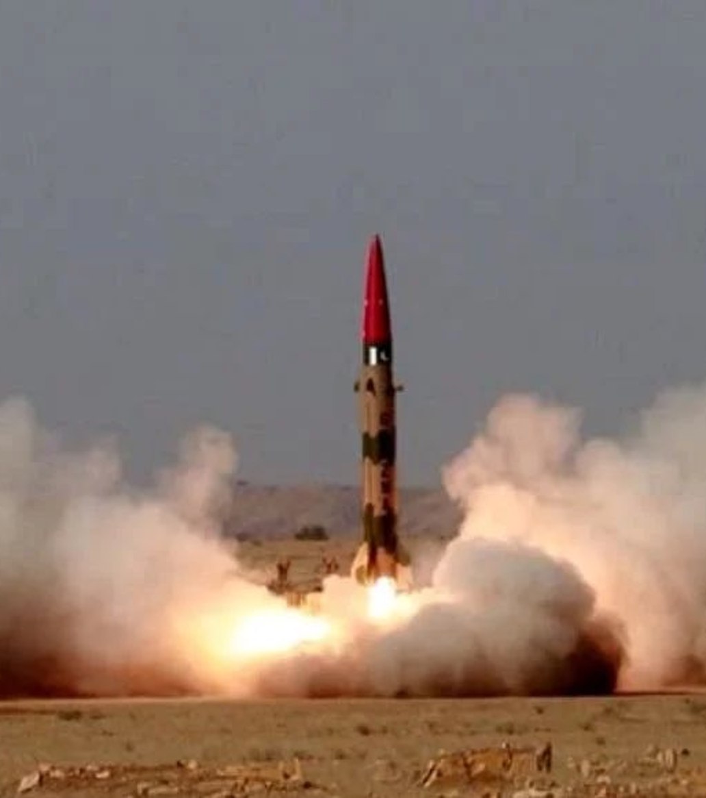 PakistanarmyTR's tweet image. #SONDAKİKA: 
🇵🇰 Pakistan Başbakanı Shehbaz Sharif, nükleer silah cephaneliğini denetlemekten sorumlu yetkililerle toplantı çağrısında bulundu.

#Pakistan #PakistanIndianWar #IndianArmy #nuclearpowerprogress #BreakingNews #shabazsharif #IndiaPakistanTensions