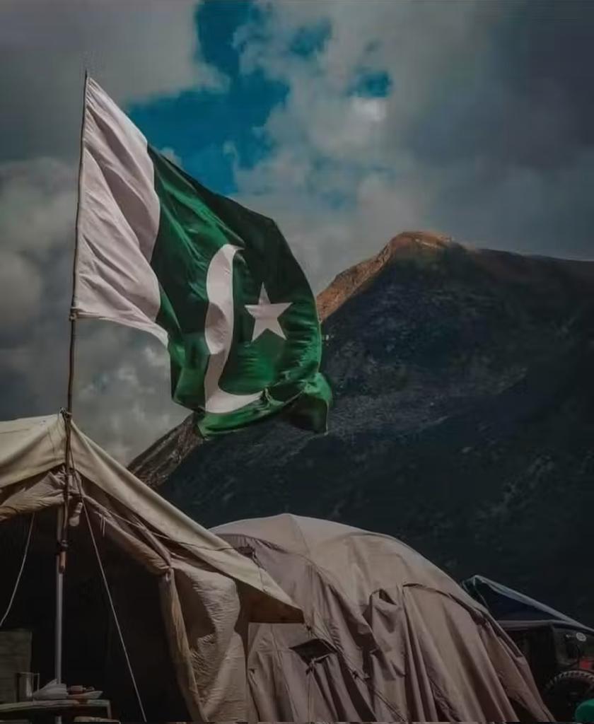 TufailFarid2's tweet image. فَالْمُغِیْرٰتِ صُبْحًا
قسم ہے صبح کے وقت یلغار کرنے والوں کی (القرآن)