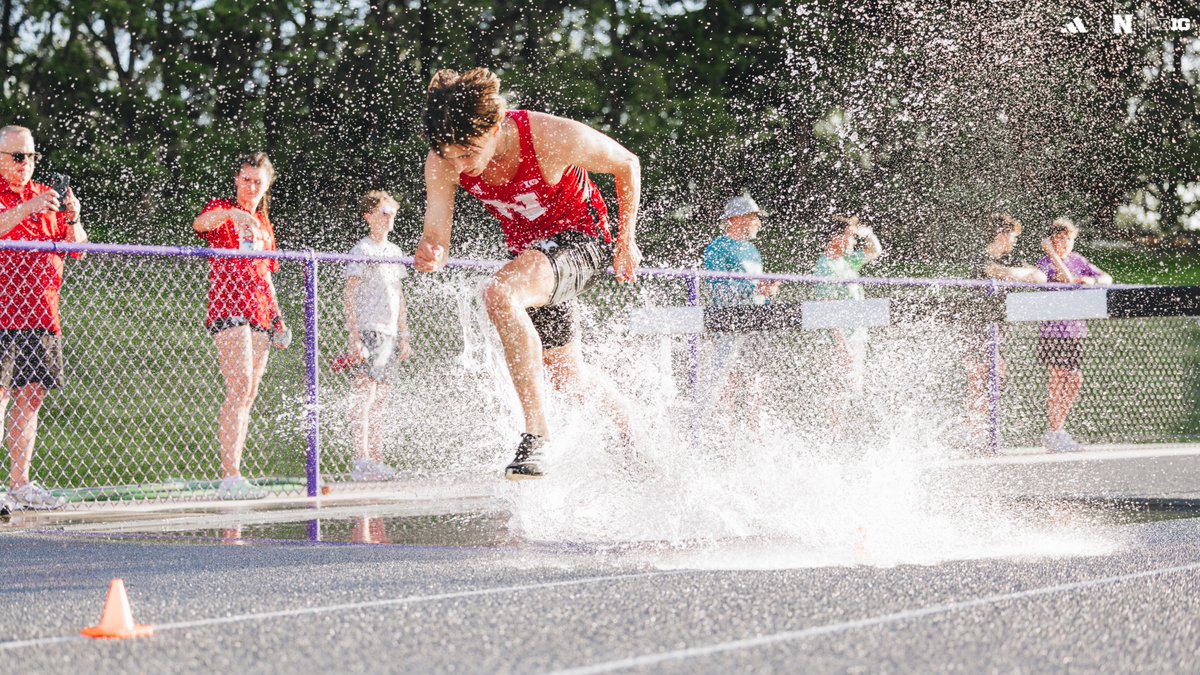 The freshman with a MASSIVE 30 SECOND PR to take the win in the 3000m steeplechase. 🤯

Riley Boonstra » 9:19.34