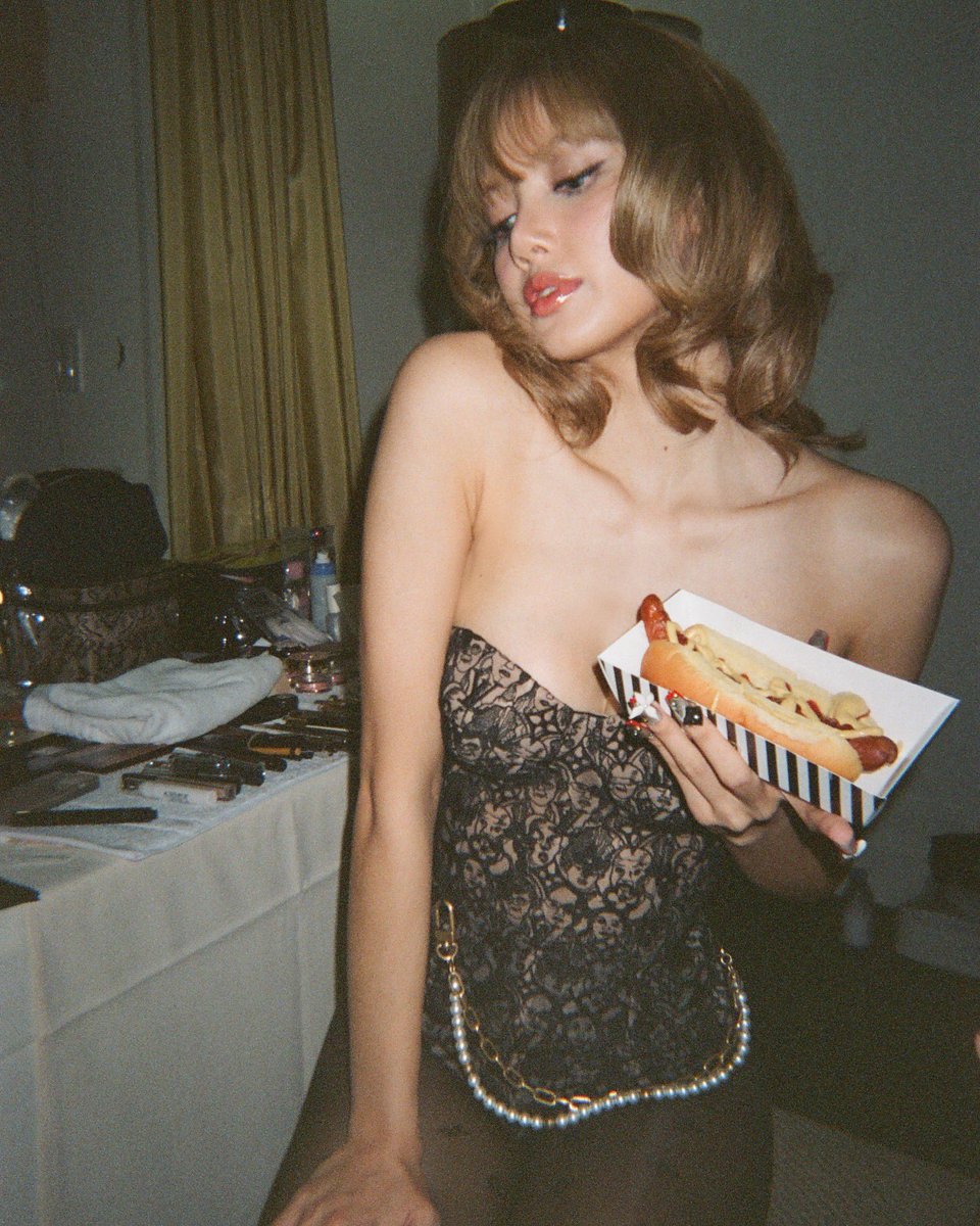 lalisahourIy's tweet image. EXCUSE ME LISA ?!