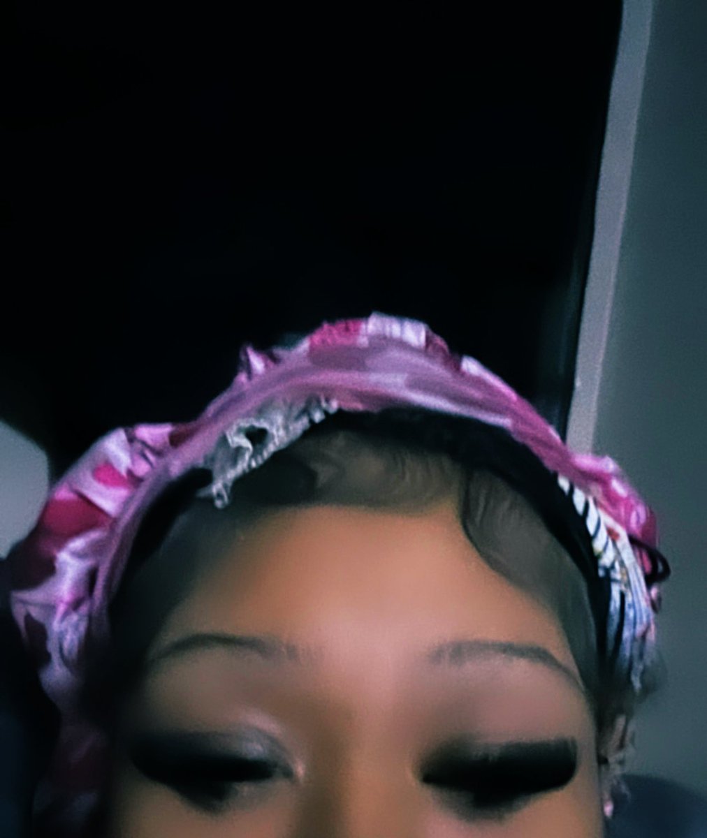 msfiineass_'s tweet photo. #heyyall #itsme #imup #bored #edgestea #lashestea #needmyassate #wyd #iwantsomeicecream https://t.co/2Bg4J0l3My