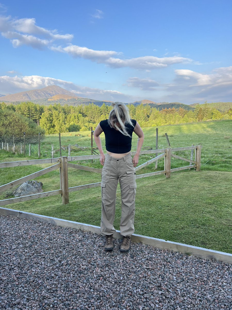 em_bulance's tweet image. Off to climb the biggest peak in the UK - Ben Nevis
Thanks @MoosehillSports for the trousers. Feeling like Lara Croft ⛰️