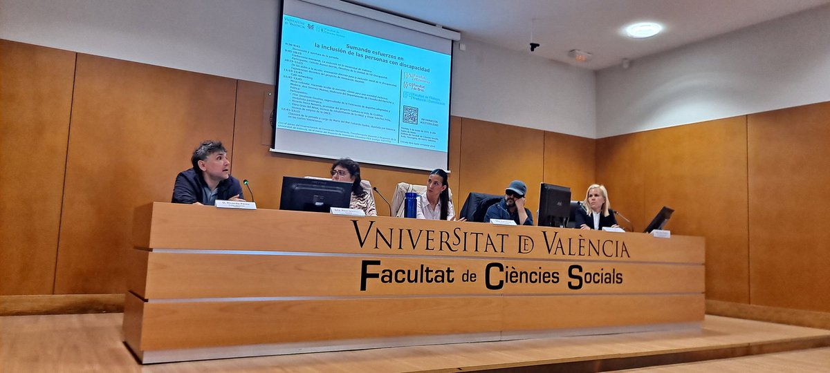 validovalencia's tweet image. Jornadas en la @UV_EG en el que el proyecto "cultura es vida" de @codifiva_org, es explicado junto a otros relacionados con la discapacidad, con un brillante cierre por parte de Mar Garcerán, diputada en @cortsval.

😉🔝👍