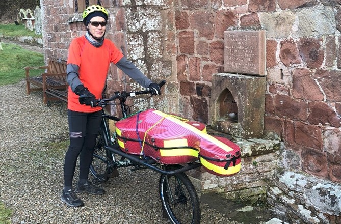 🚲🎻 Ever biked 2,000 miles with a cello to play in every English cathedral? yorkshire.com/news/cello-hit… Kenneth Wilson is doing just that in 2025—poetry, Bach, and big heart on tour. First stop: Ripon, May 21. Free, moving, and totally unique. #PilgrimCello #CathedralTour2025