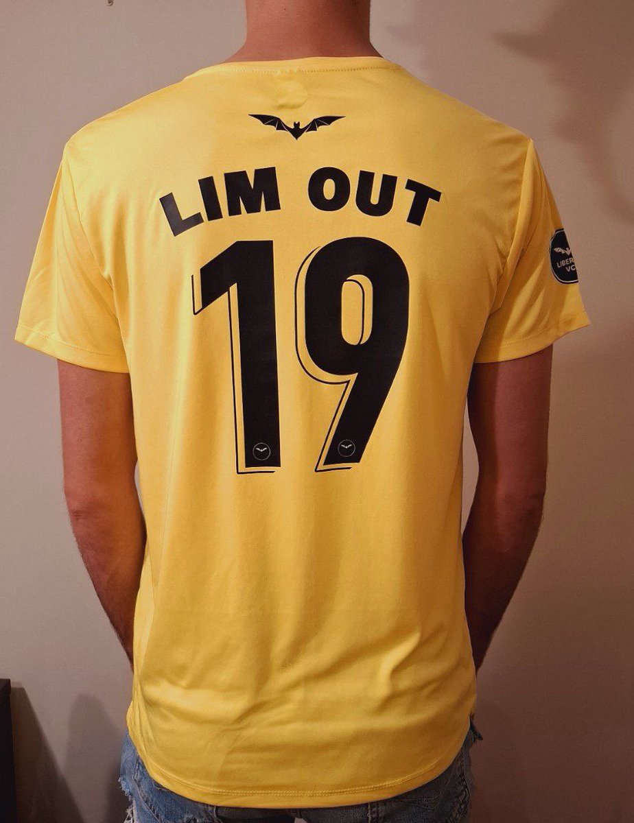 Libertad VCF Radio (@lvcf_radio) on Twitter photo El primer pedido ya ha llegado.
Hoy se estrenará la primera camiseta LIMOUT
Ha gustado tanto, que nuestros amigos los fiscalizadores de <a href="/LibertadVCF/">Libertad VCF</a> inician ya sus ataques💆🏻♂️
Recuerda, cuando algunos tipejos critiquen algo, hazlo sin pensar, que estarás haciendo lo correcto🦇 El primer pedido ya ha llegado.
Hoy se estrenará la primera camiseta LIMOUT
Ha gustado tanto, que nuestros amigos los fiscalizadores de <a href="/LibertadVCF/">Libertad VCF</a> inician ya sus ataques💆🏻♂️
Recuerda, cuando algunos tipejos critiquen algo, hazlo sin pensar, que estarás haciendo lo correcto🦇