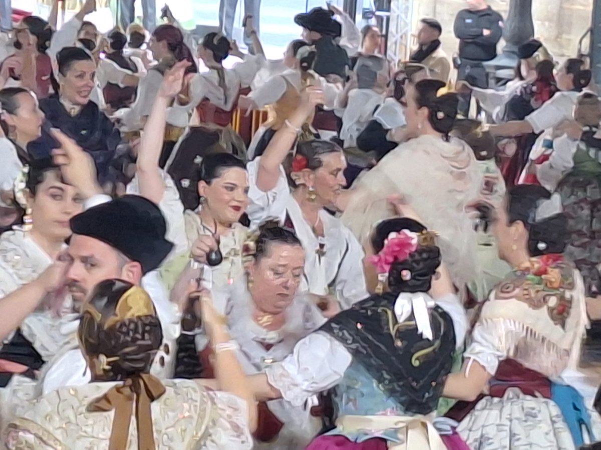 gisb_sus's tweet image. #Dansà de la Verge
Un any més, emocionant i bonica
Una sort poder participar-hi ballant