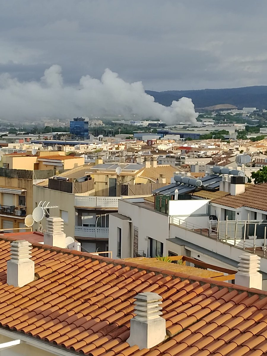 Incendi a Vilanova i la Geltrú. Núvol toxic