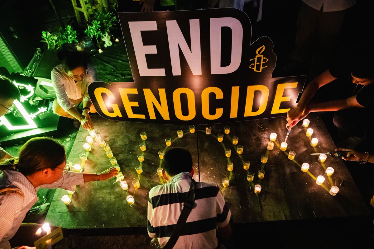 AmnestyThailand's tweet photo. 🕯️ แอมเนสตี้ ประเทศไทย เชิญชวนชมภาพบรรยากาศงาน LIGHT UP NIGHT: จุดแสงให้กาซา ส่งเสียงเพื่อผู้สูญเสีย ✨ค่ำคืนกลางสวนเล็กๆ ใจกลางกรุง ที่เต็มไปด้วยแสงเทียน ความเงียบ และเสียงสะท้อนจากหัวใจของทุกคนที่มาร่วมงาน
#LightUpNight #จุดแสงให้กาซา #หยุดยิงทันที #CeasefireNow #AmnestyThailand #ยุติการฆ่าล้างเผ่าพันธุ์