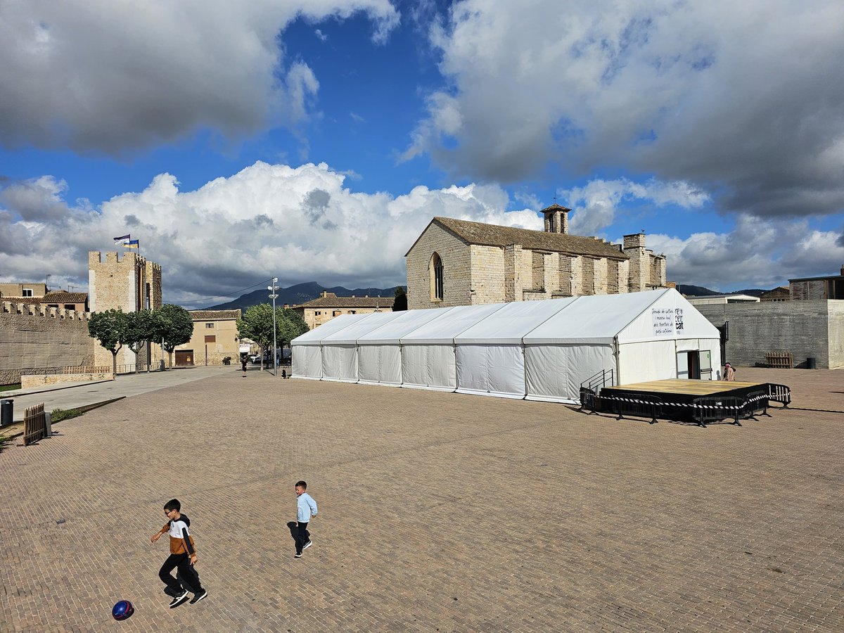 Un altre any som presents al RECERCAT, les jornades de cultura i recerca local, que en aquesta ocasió tenen lloc a #Montblanc, a la Conca de Barberà.
El #recercat és un punt de trobada anual, una bona baula per intercanviar coneixements, projectes, treballs i iniciatives.