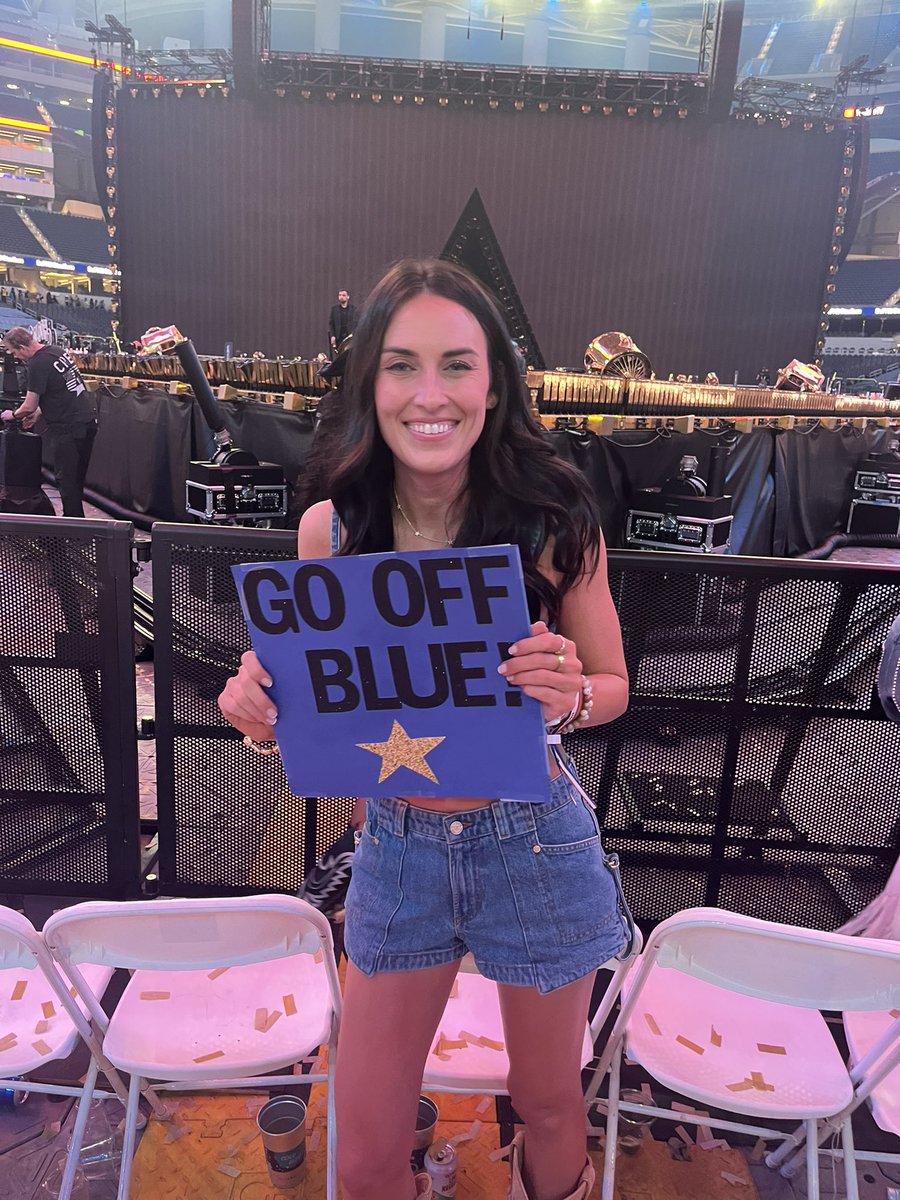 HaleyxDodd's tweet photo. BLUE IVY KNOWS ME 😭 And she WENT OFFFFF #CowboyCarterTour #Beyonce #LosAngeles #Night5 #BlueIvy https://t.co/rgPkE3AbgP