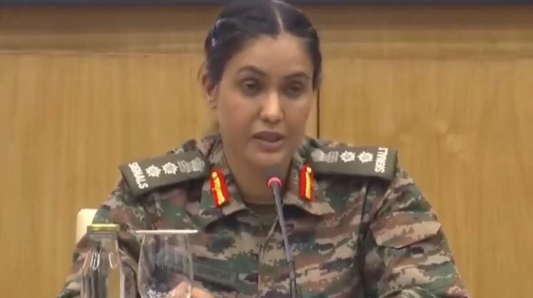 بھارتی پائلٹ کا چائے  پینے سے انکار 
خاتون نے کہا میں تو شٹنگ پیو گی