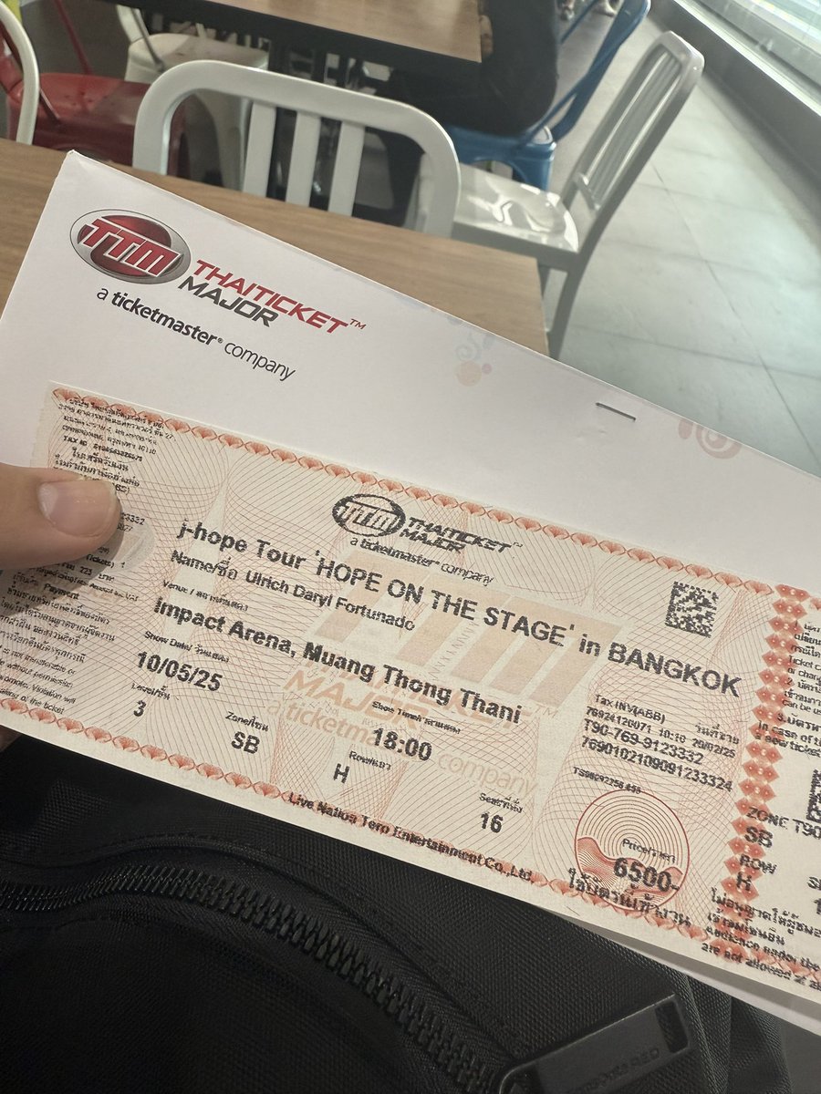 u42nado's tweet photo. #HOPE_ON_THE_STAGE_TOUR_BKK

If anyone still want to buy the ticket... https://t.co/i2U0MTVBwW