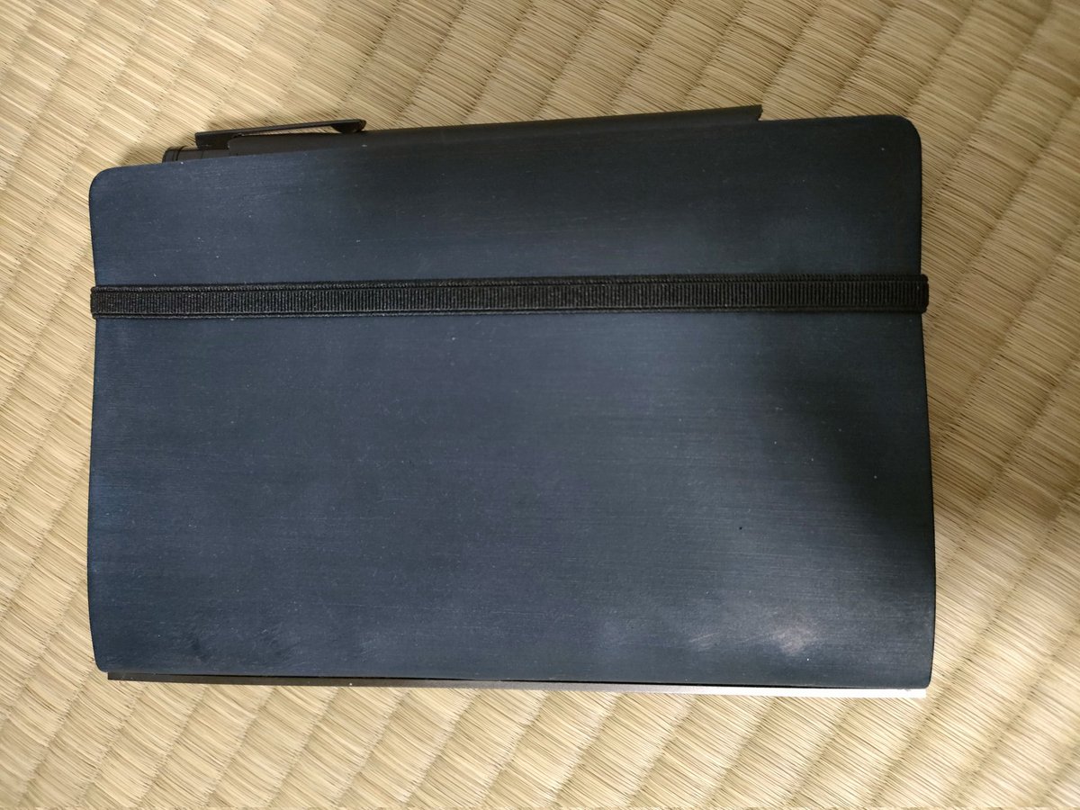 doseinowablog's tweet image. 久しぶりに革製品のお手入れ😁
ミンク油を塗り込んだら、光の加減もあるけど、よりネイビー感がました✨

#いまる民 #Plotter