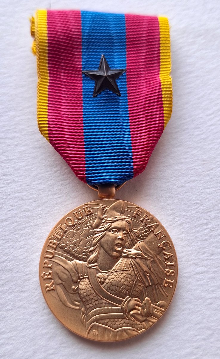 À l’occasion du 8 Mai, le lieutenant-colonel GARBAN, délégué militaire départemental adjoint de Seine-et-Marne (77), a reçu la médaille d’or de la défense nationale avec étoile de bronze.

Sa vigilance et sa réactivité avaient permis l’interpellation de 4 malfaiteurs fin 2024.