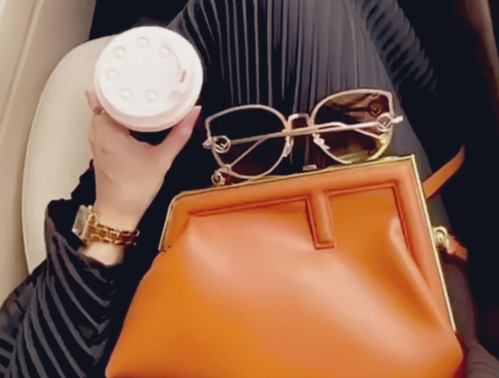 Ella_0E's tweet image. &apos;
      لو خيطـوا من عذاريـبي ثيـاب
        صارت عذاريـبي لثيابهم مِيـزه