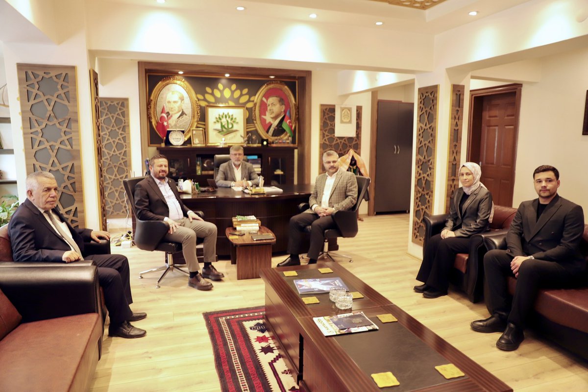 Belediyemizi ziyaret eden AK Parti Aydın Milletvekilimiz ve İl Koordinatörümüz Sayın Ömer Özmen ile AK Parti Balıkesir İl Başkanımız Sayın Mehmet Aydemir’e nazik ziyaretlerinden dolayı teşekkür ediyorum.