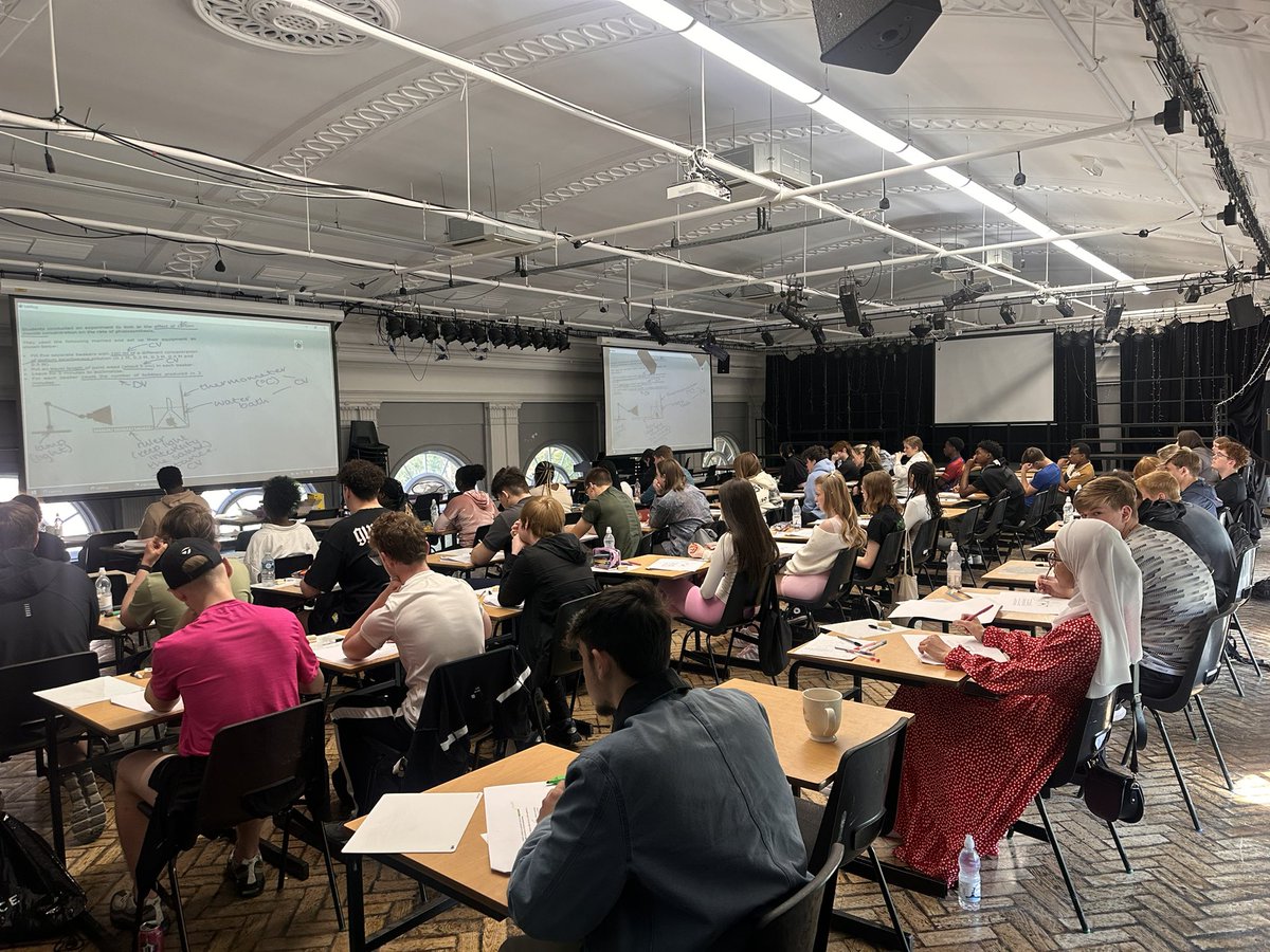 hhs4tl's tweet image. The Walk and Talk venue is full today for Saturday School. Biology Paper 1 exam preparation underway. Well done to all pupils for their dedication to their studies.