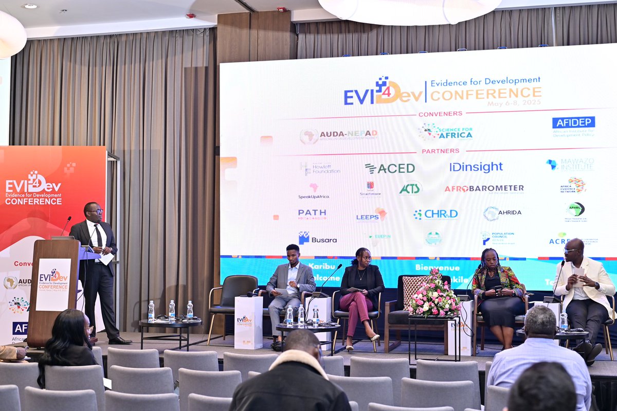 Gathai__Mundia's tweet image. Did you know it takes 17 years for research to influence policy/change? I represented @zihiinstitute at #Evi4DevConference; &quot;From Data to Action&quot; panel, discussing #Data4lmpact, #DecolonizeResearch, &amp;amp; why we must return data to the communities.
Read more: bit.ly/Evi4Dev