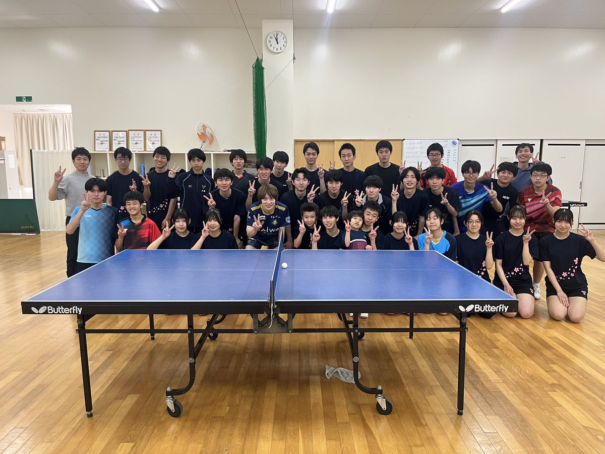 kanazawaport's tweet image. 🔵選手活動報告🟡

#松平健太 選手(@MatsudairaTv )が、
昨シーズン、ボランティアスタッフとしてご協力いただいた「金沢桜丘高校」さんに訪問しました😊

試合形式で生徒の皆さんと打ち合い、
楽しい時間を過ごしました✨

今シーズンも応援よろしくお願いします🔥

#金沢ポート