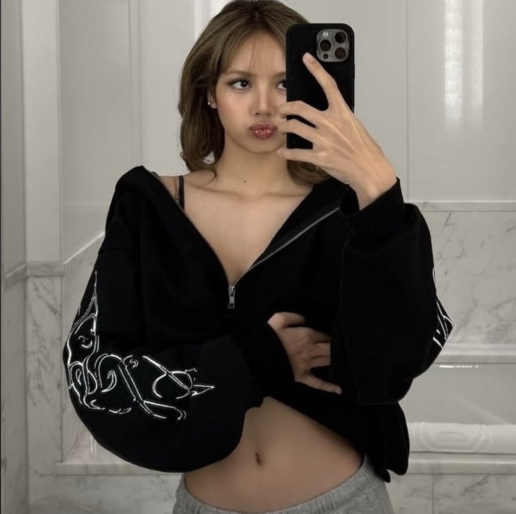 lisademanoban's tweet photo. jennierubyjane                                  lalalalisa_m https://t.co/5kHJZ0TvYL