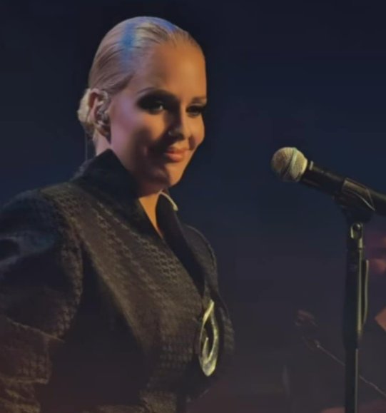 Тамара знае како! Со 🎼музика се обединува и помага!

На хуманитарниот концерт во МКЦ, Тамара Тодевска и нејзината публика собраа над 10.000 евра за настраданите од трагедијата во Кочани кои ќе бидат донирани.

Концерт исполнет со емоции, солзи, љубов и моќна порака: дека