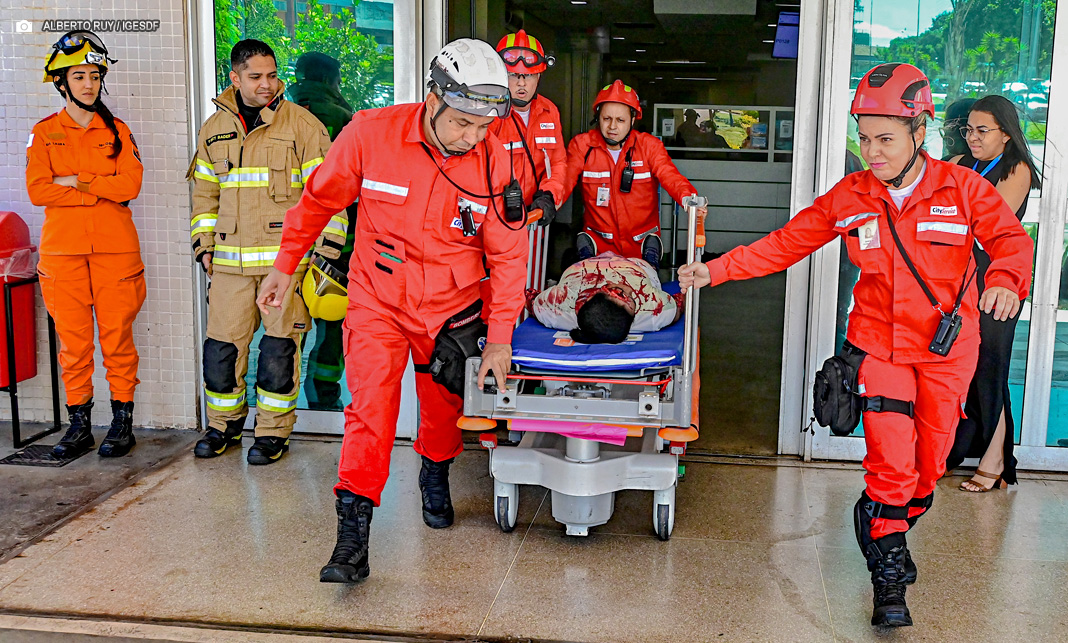 PDNewsBR's tweet image. Simulado de emergência com participação do Corpo de Bombeiros é realizado no HRSM

politicadistrital.com.br/simulado-de-em…

#CBMDF #CORPODEBOMBEIROS #HRSM #MEDICINADOTRABALHO #SANTAMARIA #SEGURANçA #SIMULADODEEMERGêNCIA