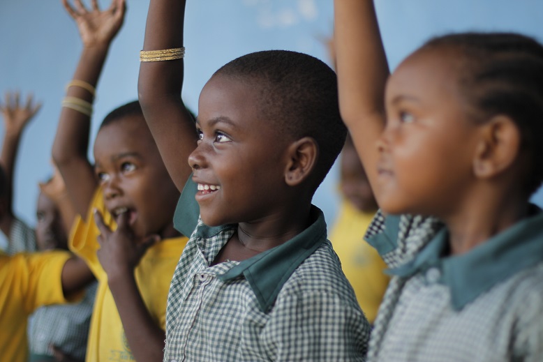 No country has developed in the⚫dark.  Electricity⚡powers economies, schools, hospitals🏥&amp; hope. Yet nearly 600M in Sub-Saharan Africa still lack access. We need an energy🔌breakthrough—now: wrld.bg/MEZj50VCa2Y

#EnergyAccess #BrighterFuture 💡