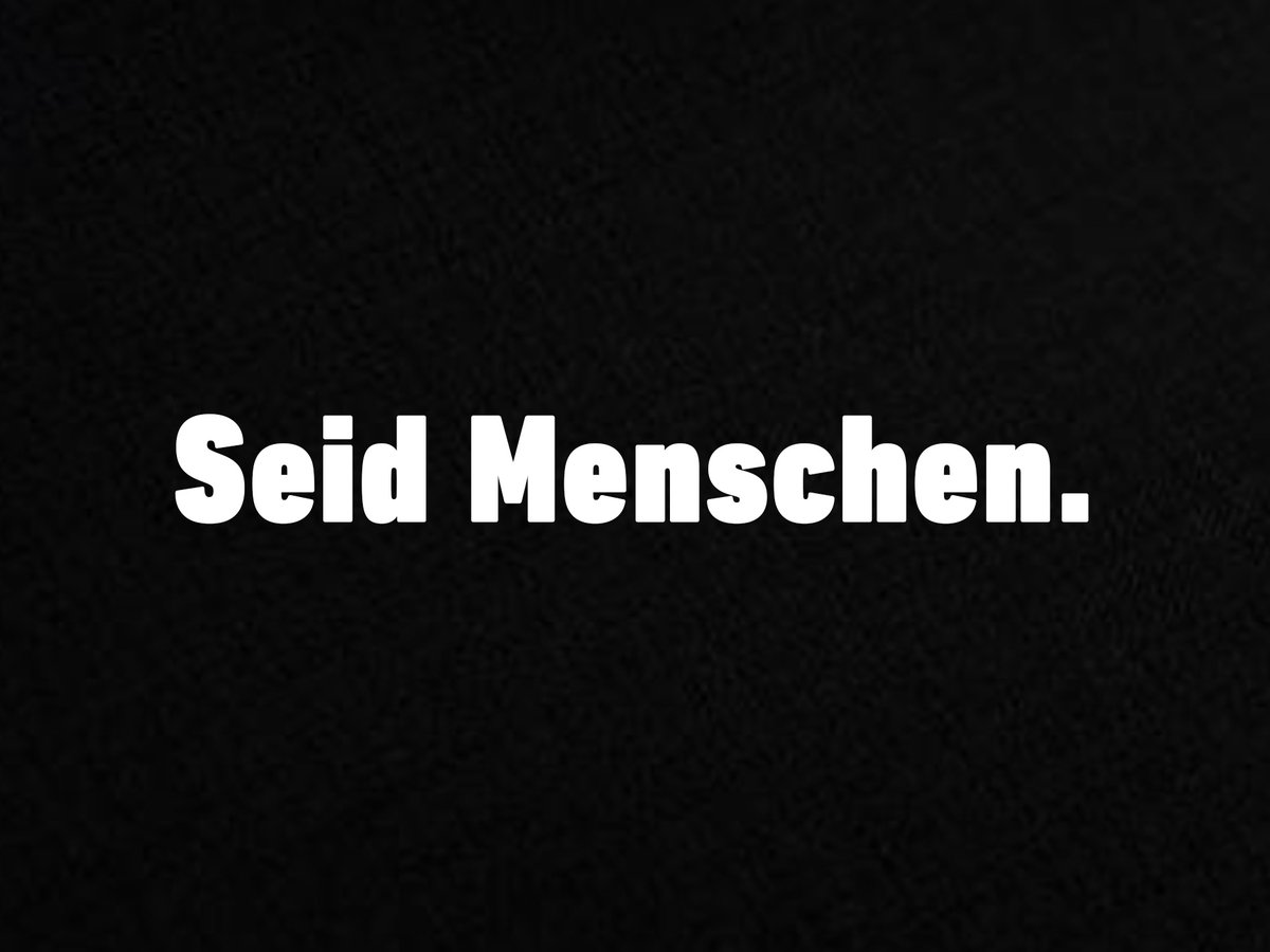 polizeiberlin's tweet photo. Margot Friedländer überlebte Verfolgung, Ausgrenzung und Vernichtung. Für das Unsagbare, fand sie Worte. Unermüdlich richtete sie ihre Botschaft der Menschlichkeit an uns alle und machte deutlich, was auf dem Spiel steht.
Ihr Vermächtnis verpflichtet uns:
„Ihr seid nicht verantwortlich für das, was geschah. Aber dass es nicht wieder geschieht, dafür schon.
Seid Menschen.“
Wir verneigen uns in Respekt und Dankbarkeit.
^PPrin ^VPr