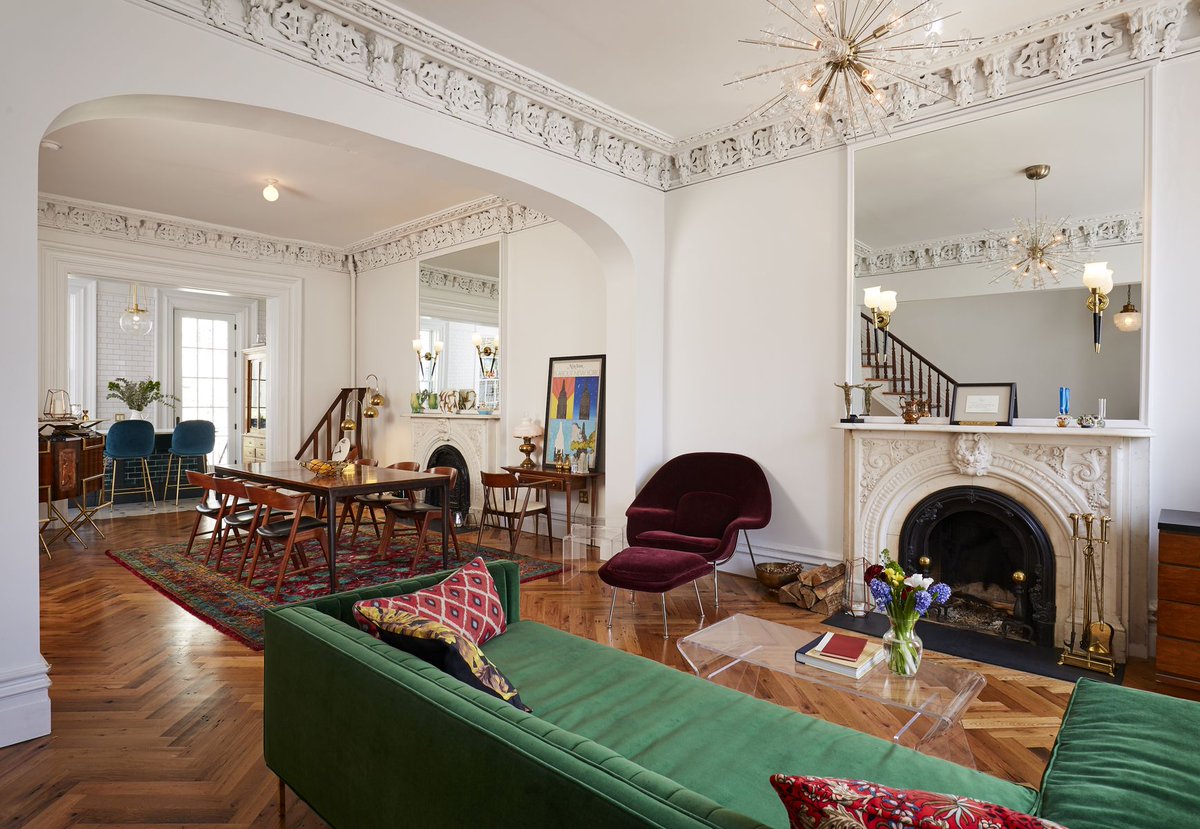 CuratorStyle's tweet photo. Townhome 🏡: Shared walls (🏢), multi-floor + garage. Own interior/exterior (🔑 unlike apts). HOA manages shared spaces. Middle ground: apartment ↔️ house. Psst: Brooklyn stunner restored by Grant Davis Thompson! #RealEstateBasics https://t.co/jbBJWdmGpp