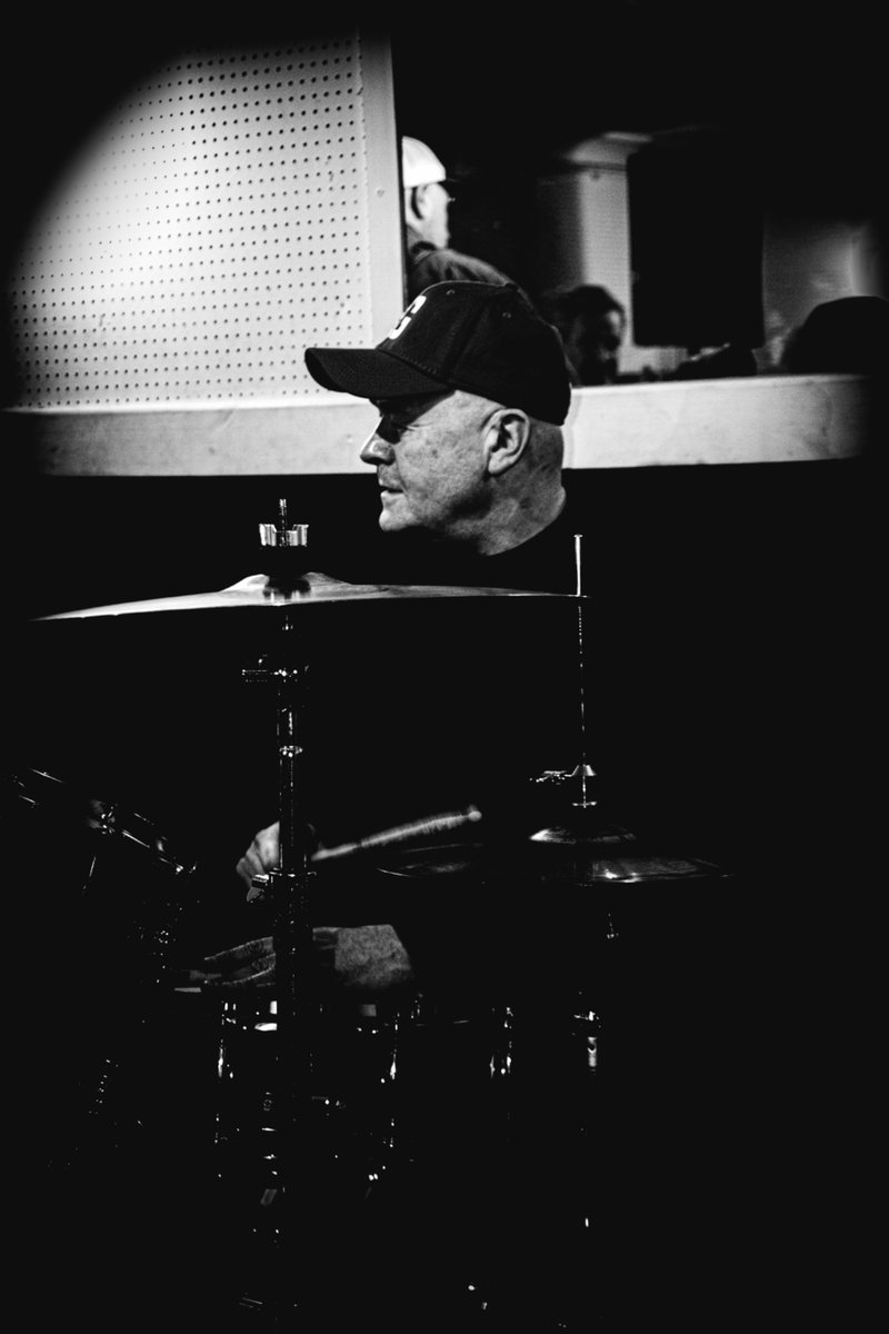 Matt will be live on Talksport tomorrow morning at 8.30am. Talking all things Gene &amp; something called Wycombe Wanderers He will also be playing one of his songs live in the studio.

📸 Ceejay Bonner