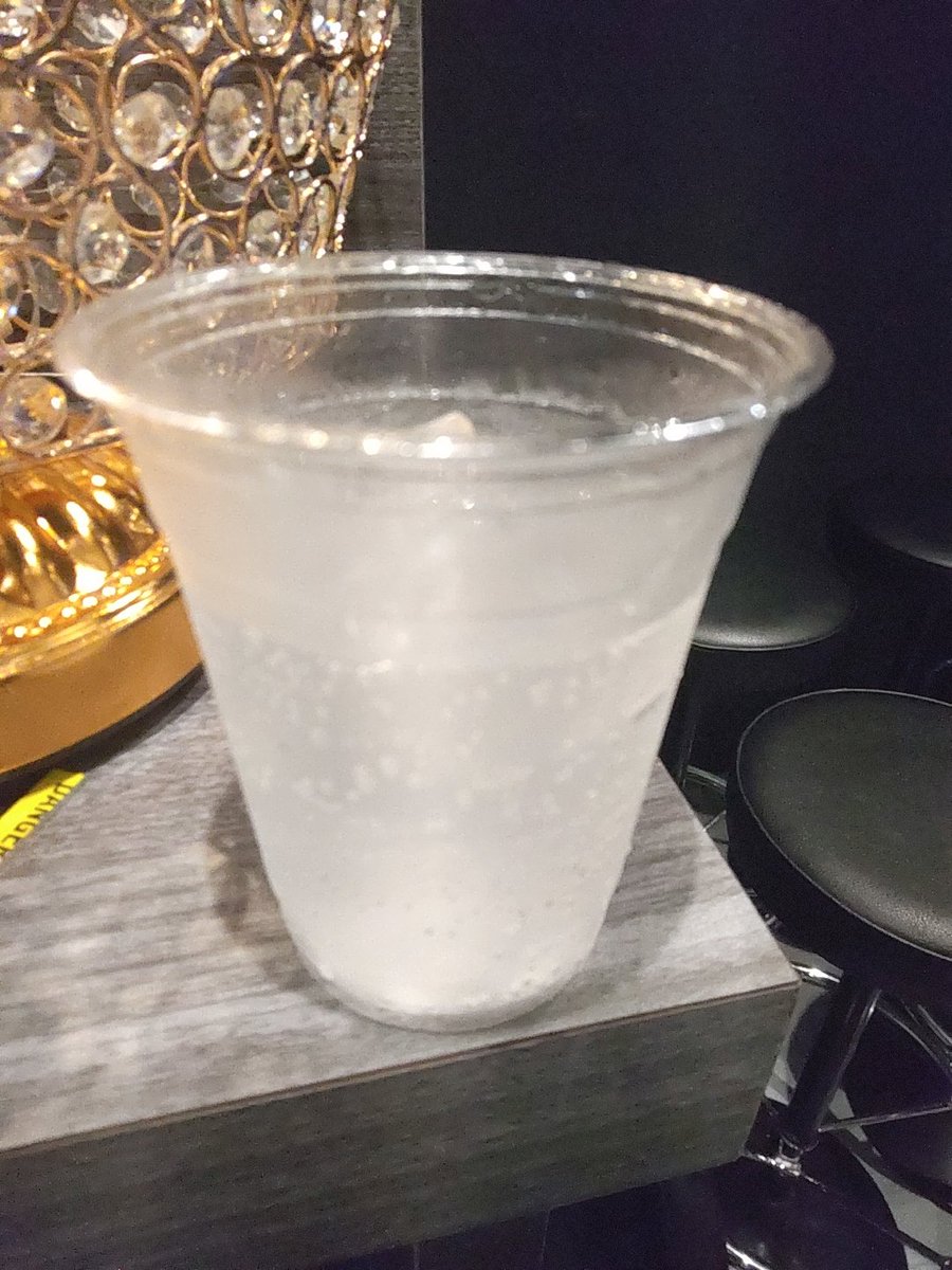 【BUZZ darts&amp;sports 新宿靖国通り店】
フードおいしくて、無料Wi-Fiもあるし、ダーツバーとして普通にいい店。