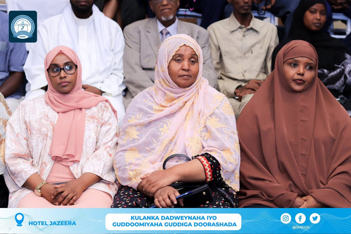 Last night, our chairperson Abdikarim Hassan took the time to engage directly with citizens, answering all their questions about the upcoming elections. Transparency and dialogue are key to a strong democracy! 🗳️💬 #Elections #CommunityEngagement #DemocracyInAction #NIEBCForum