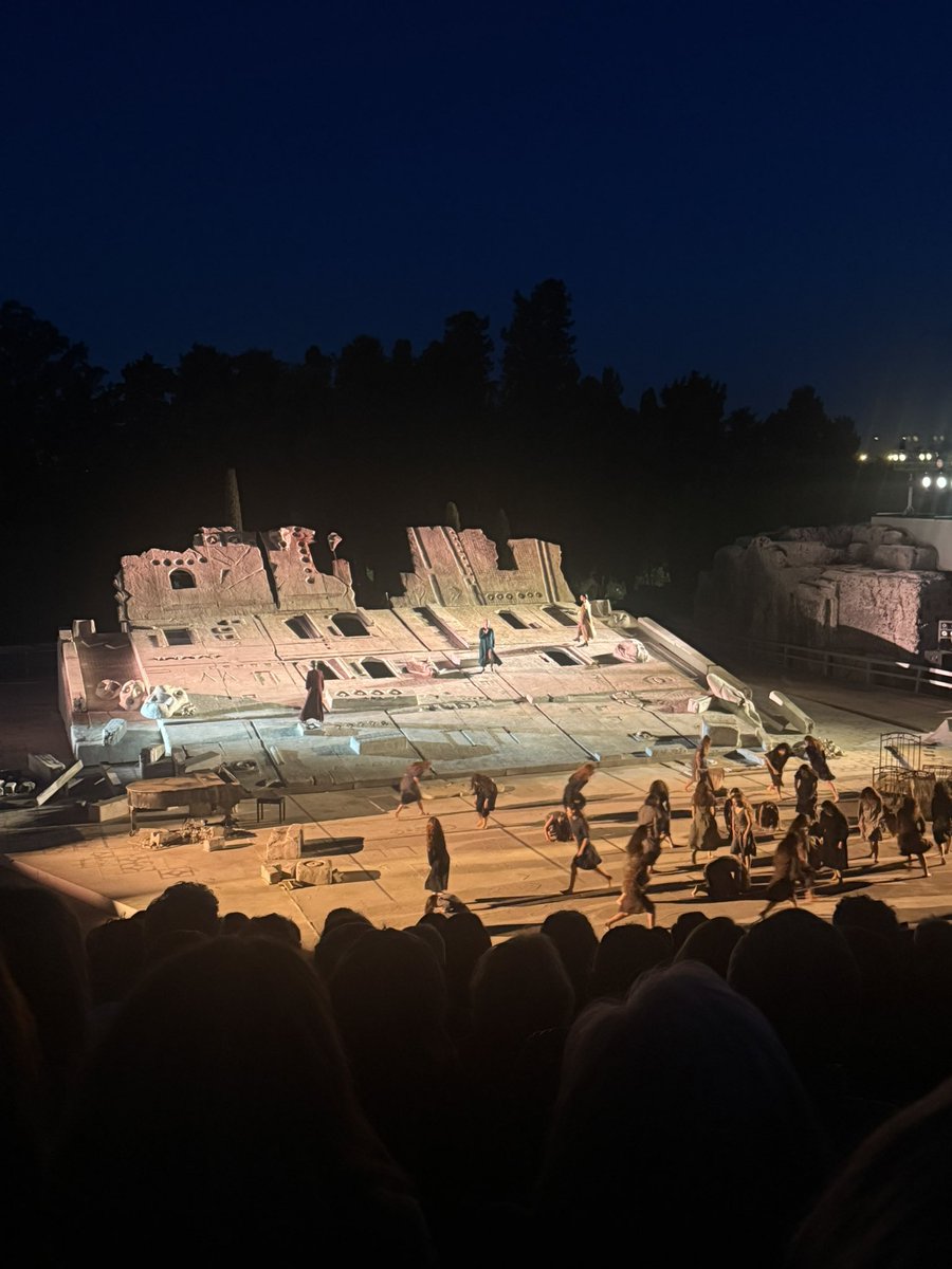 Manuvi_'s tweet photo. Elettra di Sofocle #rappresentazioniclassiche #teatrogrecosiracusa
#buonalaprima https://t.co/FyrAsN1o0E