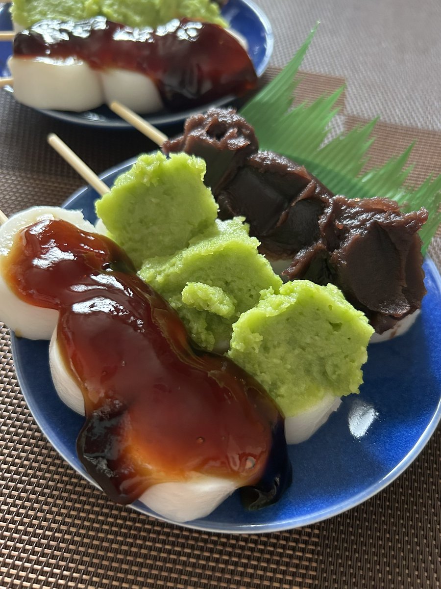 今日のおやつはつつみ屋さん<a href="/tutumiya_com/">つつみ屋【公式】</a> のお団子🍡 お取り寄せしたんだけどやっぱりとても美味しい😋🍵🌿 昨日久しぶりに会ったお友達に手土産でお渡したらとても喜ばれたのも凄く嬉しかった🍡美味しいものは人を笑顔にするよね☺️