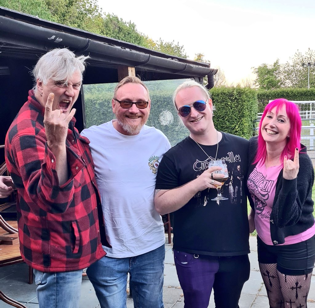 leonski700's tweet photo. A thoroughly entertaining evening in Cambridge again seeing @GPistoleros and fourth time "live". Always great having a chat, superb setlist, a genius new album. Last Train To Nowhere 😉 certainly was a first class ticket and epic Shadow Walker. Thanks to Lee, Kez, Shane and Pip. https://t.co/1dZYAsWNcU