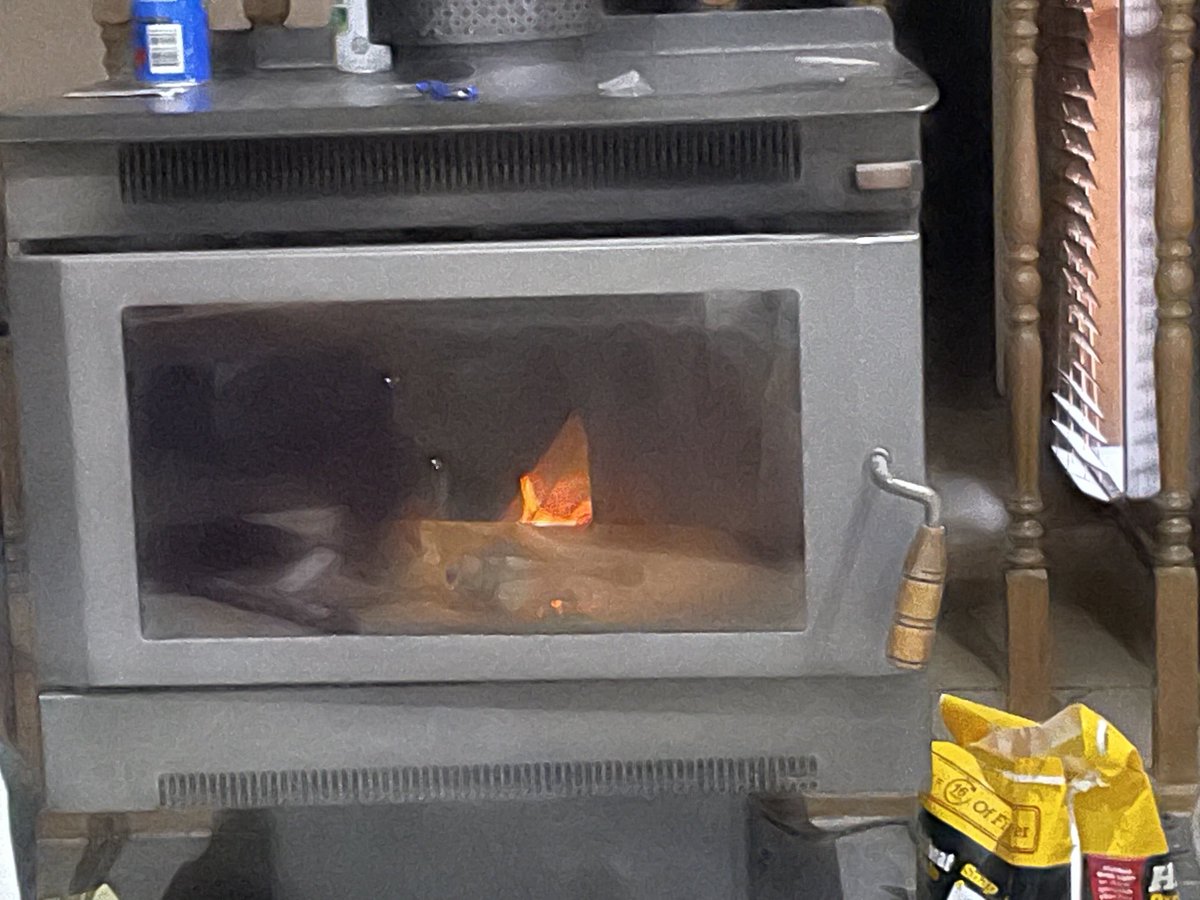 Increasing the coziness for ⁦<a href="/MelbMavericks/">Melbourne Mavericks</a>⁩ game. There’s a definite chill in the air.