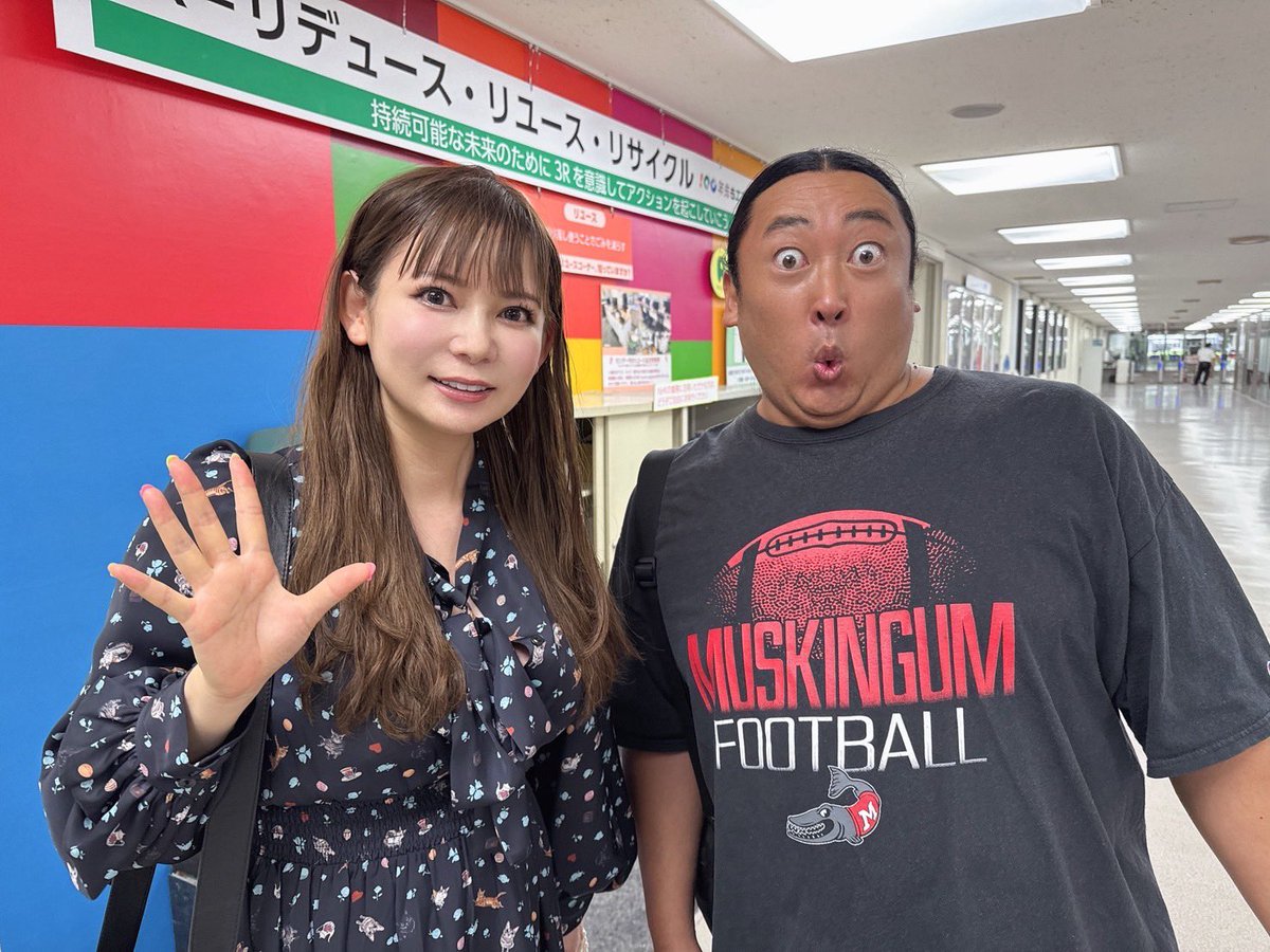✨拡散希望✨
大変！ばったり秋山さんに会えました！
メモ少年👦📝見てくださーい！
野生の秋山さんに遭遇、また日焼けしてますね
アネックス館ラビリンスへの愛を伝えられてうれしい！一生大好き大ファンです！！