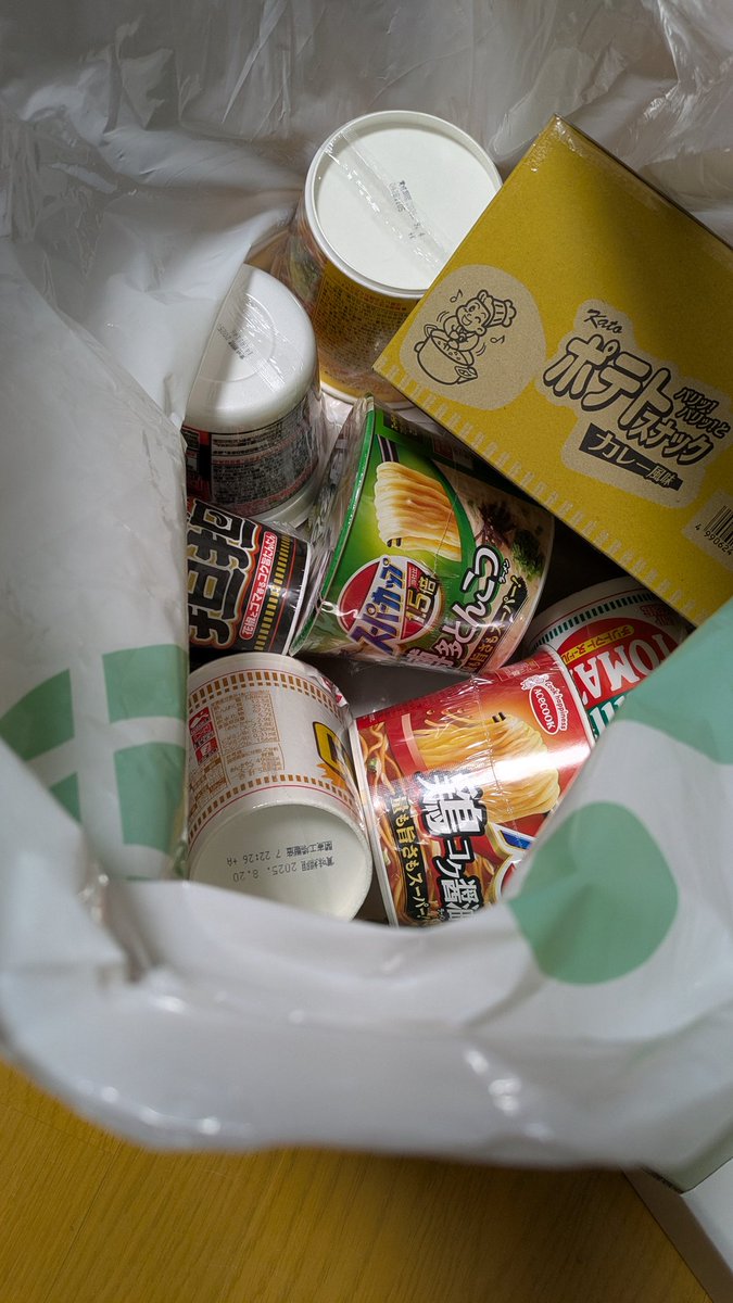 taitatsusuzume's tweet photo. せっかく寒河江行ったんだからこっちも初入店
調べてみると設定が良心的らしく、確率機は無いとのこと
とりあえずカップ麺をいっぱいゲットできた
#山形県 #クレーンゲーム #寒河江市 #90N #ゲームセンター https://t.co/Joqk29w2MS